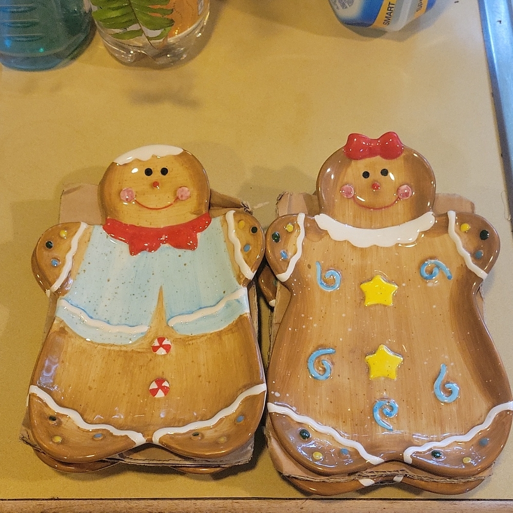 Gingerbread dessert plates. Set of 4.